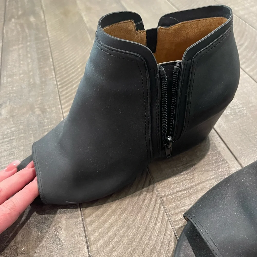 Shoes - Picture 4 of 5